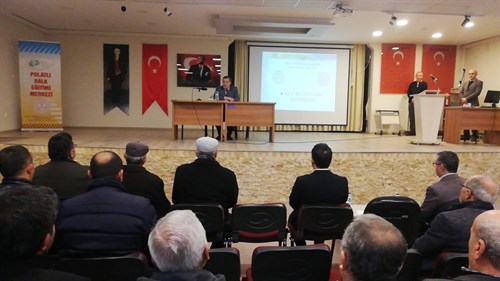 KAYMAKAM MURAT BULACAK MUHTARLARA DÜZENLENEN AİLE OKULU EĞİTİMİNE KATILDI 