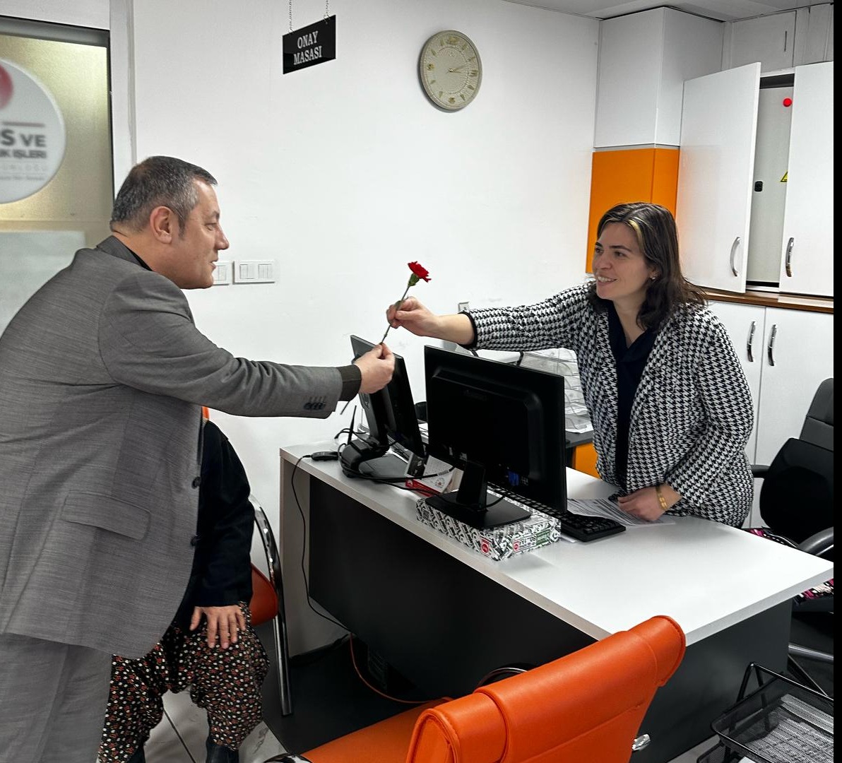 KAYMAKAM MURAT BULACAK, KAYMAKAMLIKTA GÖREV YAPAN KADIN PERSONELİN 8 MART DÜNYA KADINLAR GÜNÜNÜ KUTLADI