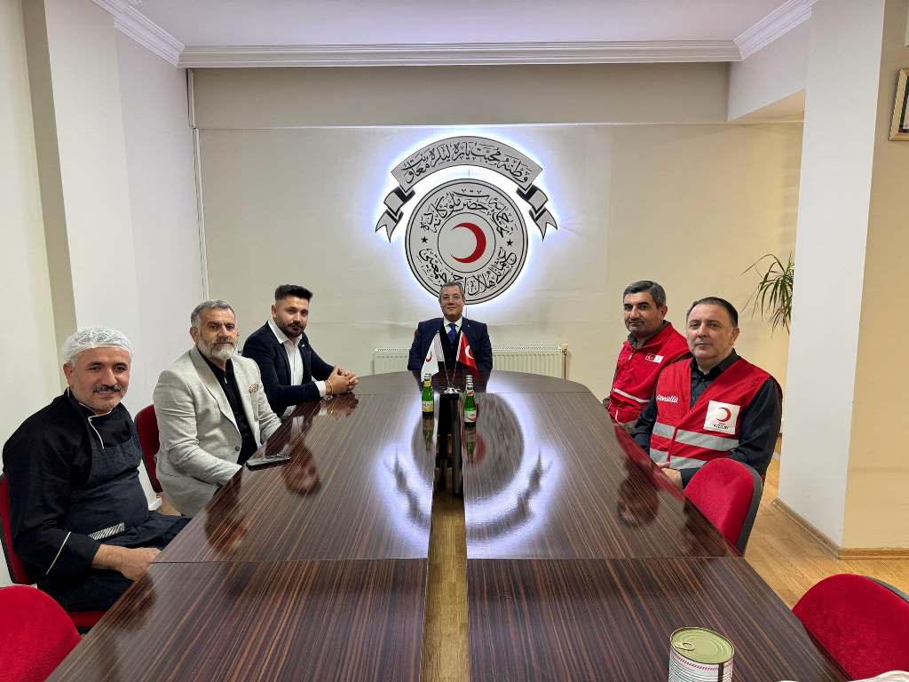 İLÇEMİZ KAYMAKAMI SAYIN MURAT BULACAK TÜRK KIZILAYI POLATLI ŞUBE BAŞKANLIĞI'NA YENİ SEÇİLEN SÜLEYMAN YİĞİT’E HAYIRLI OLSUN ZİYARETİNDE BULUNDU